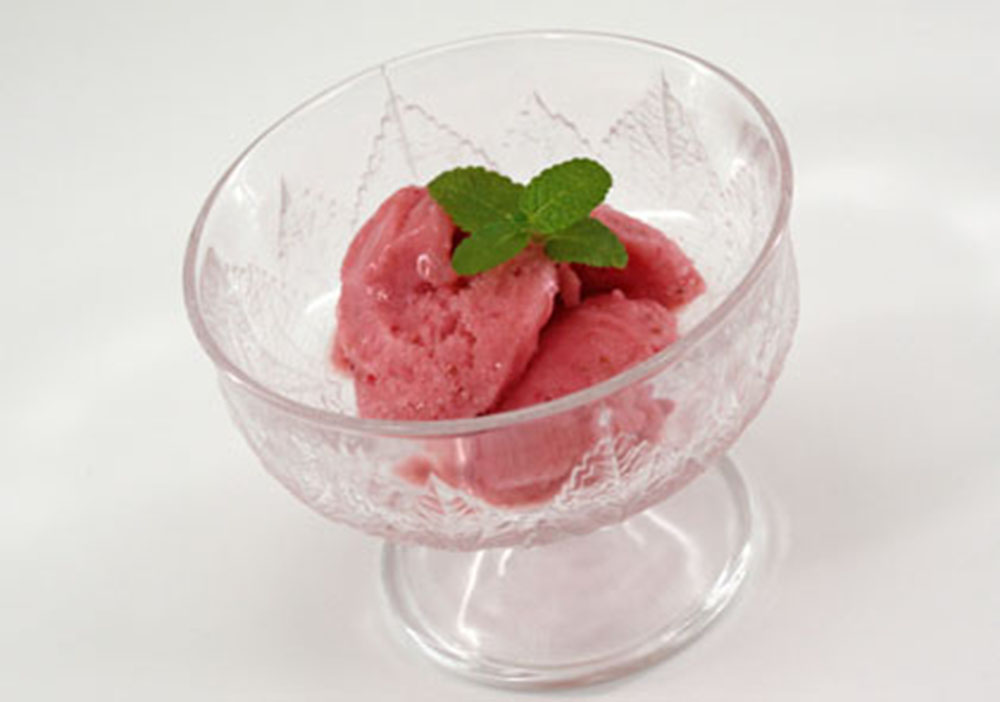 甘酒のいちごジェラート