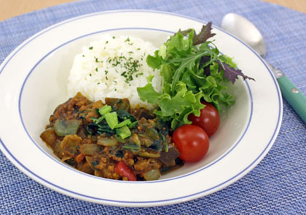 こまつ菜と夏野菜のキーマカレー