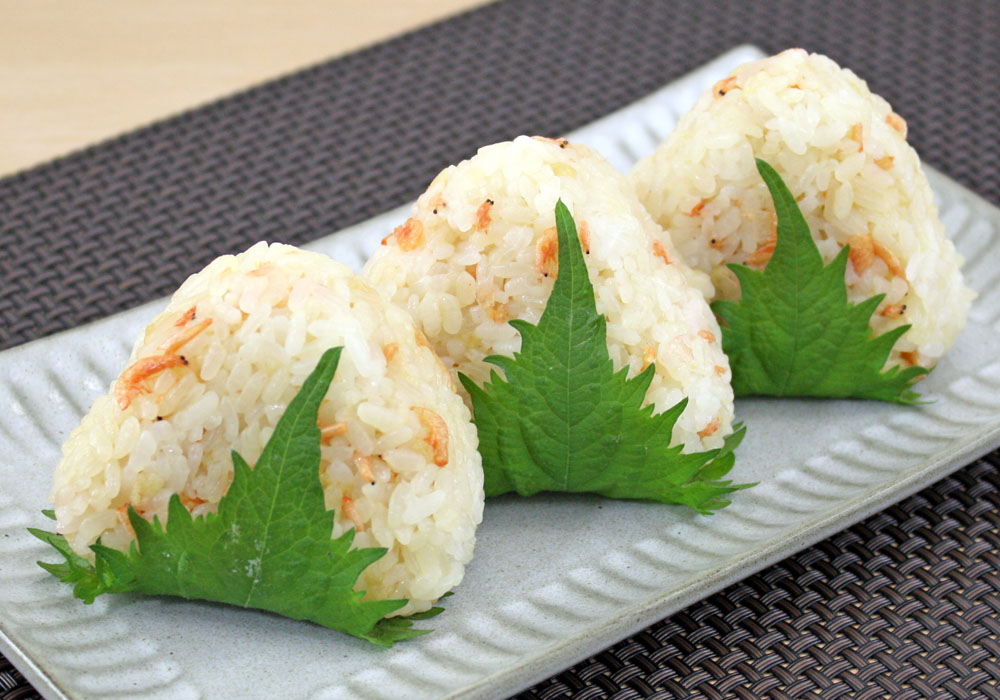 干しえびと天かすのおにぎり