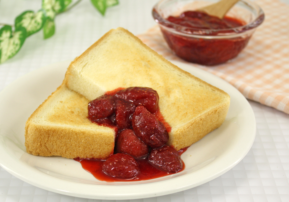 手作り苺ジャムトースト
