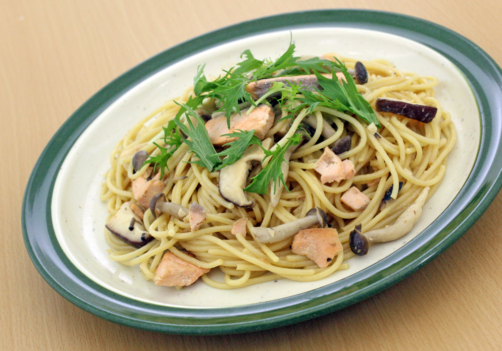 ゆず香るきのこと鮭のクリームパスタ