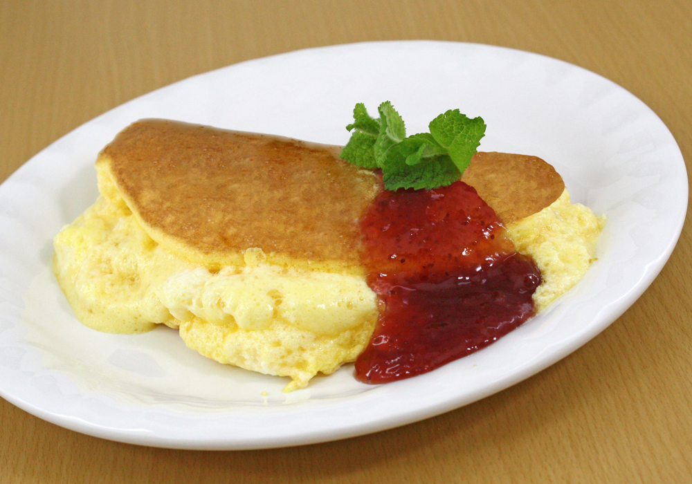 いちごソースのバター風味スフレオムレツ